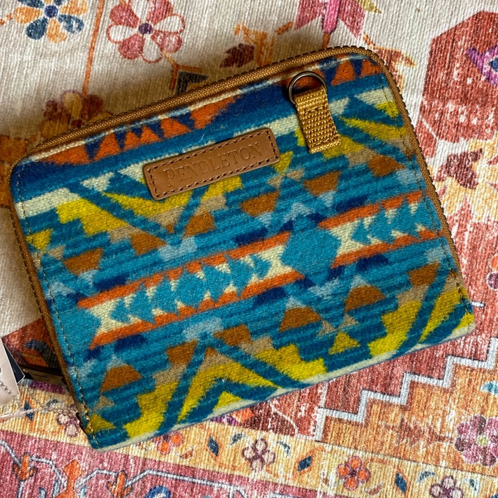 PENDLETON CROSSBODY ORGANIZER